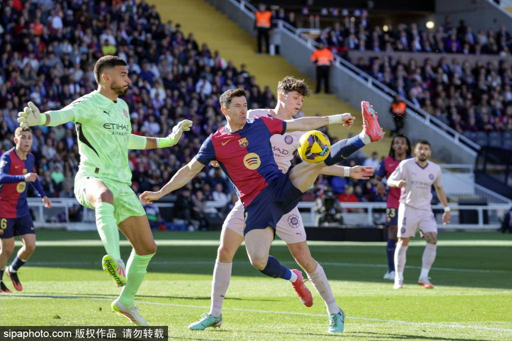 西甲惊心动魄！孔德送点，库乔点射破门，贝蒂斯绝地反击3-5巴萨！